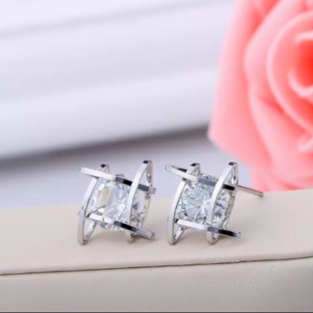 New Silver 3D Cage Diamond Stud Earrings - Picture 5 of 6